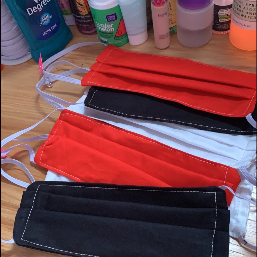 4 Face Masks - Picture 5 of 6